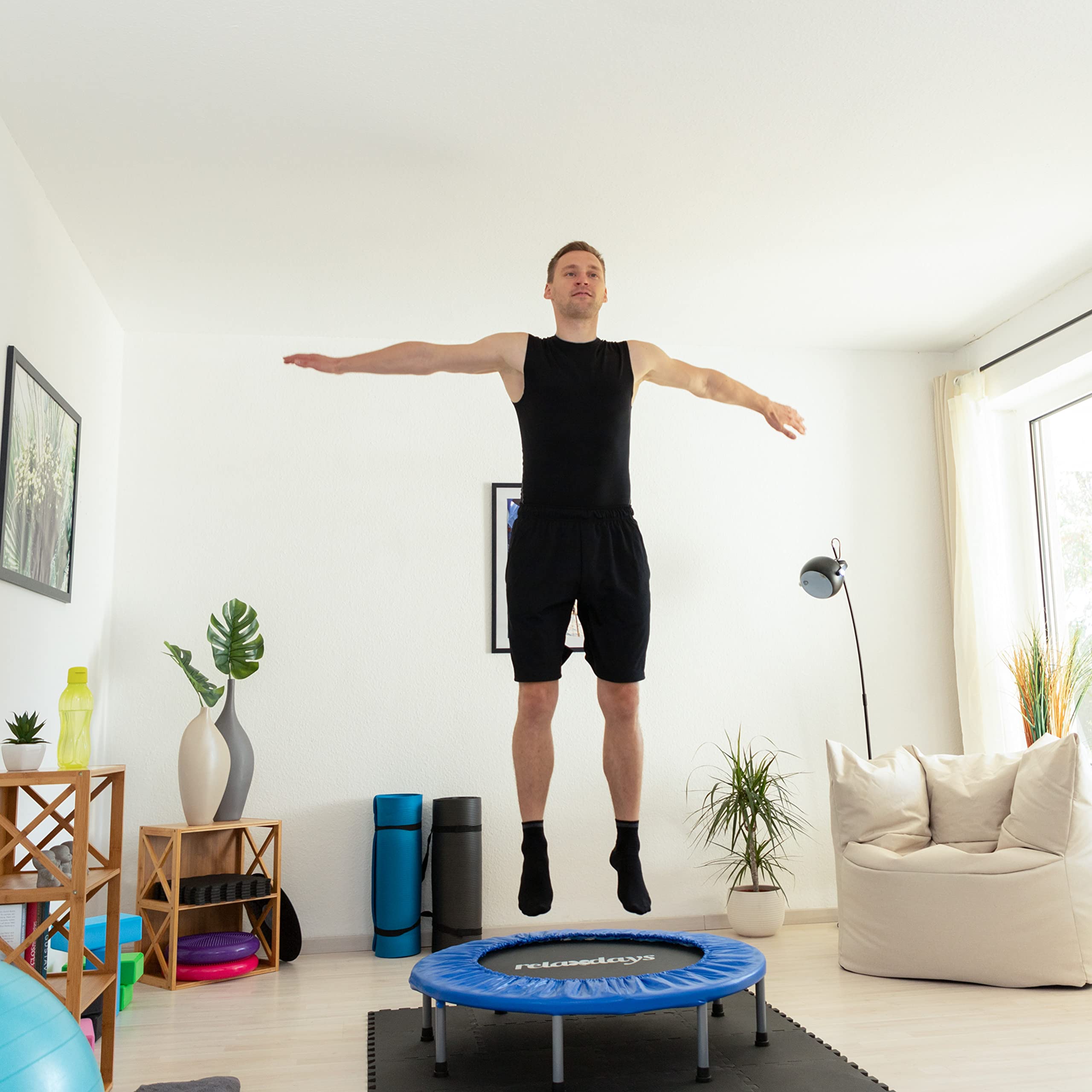 relaxdays-trampolin-faltbar-indoor-fitness-95-x-95-cm-bis-100-kg-blau-schwarz image 2