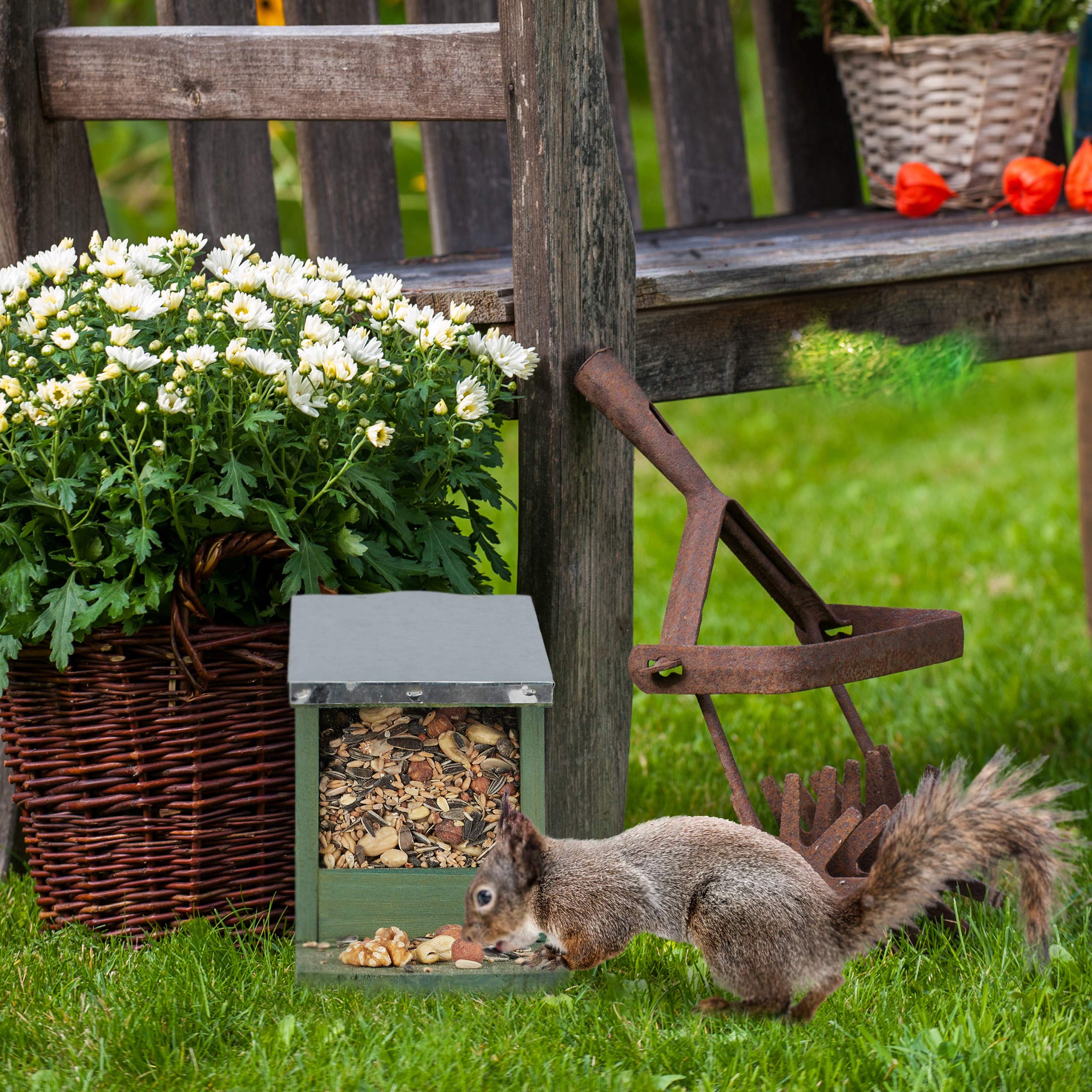 relaxdays-eichh-rnchen-futterhaus-holz-mit-metalldach-dunkelbraun image 3