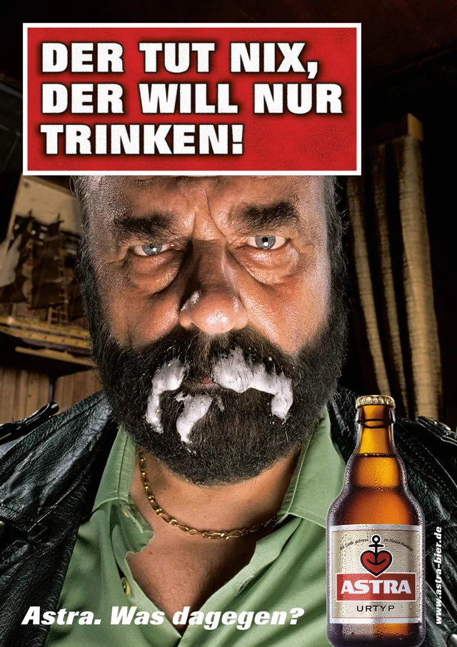 astra-der-tut-nix-der-will-nur-trinken-werbeplakat-din-a1-kultposter-st-pauli image 1