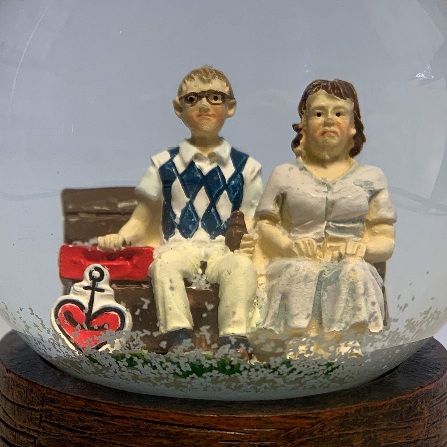 astra-bier-schneekugel-zwischen-himmel-und-h-lle-8cm-glas-polyresin image 2