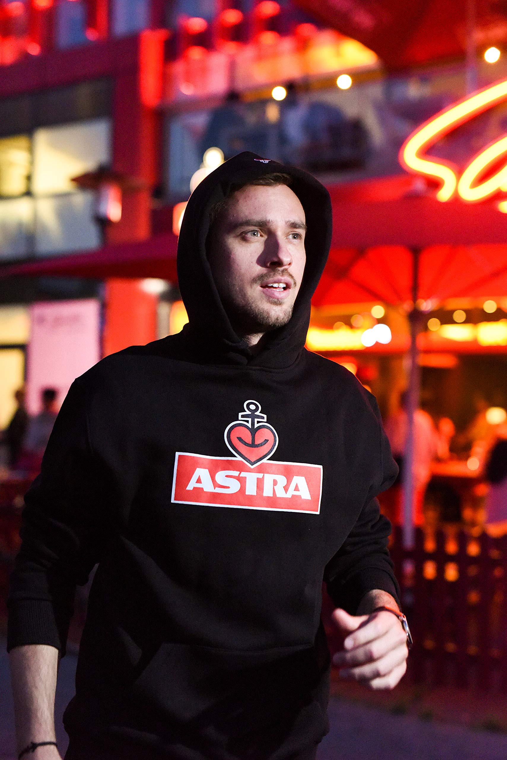 astra-hoodie-herzanker-unisex-schwarz-kapuzen-pullover-mit-logo-print image 4