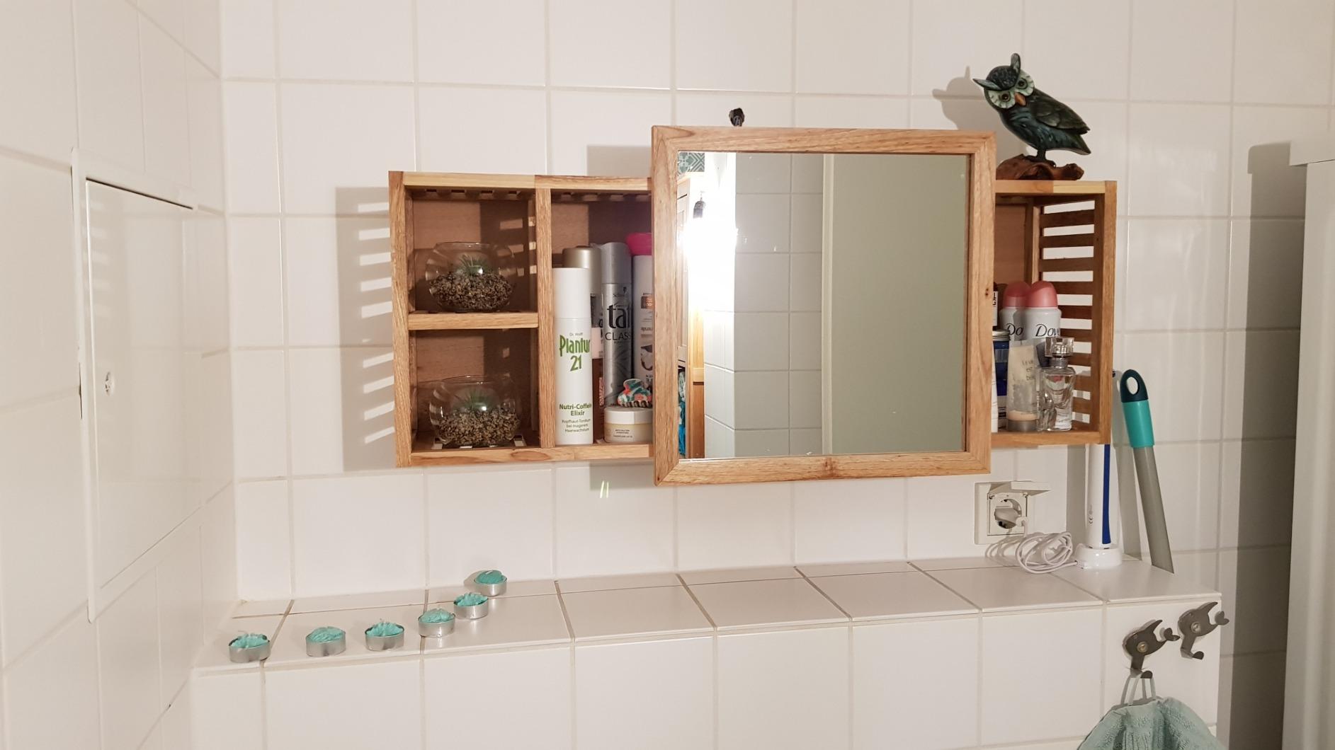 Guter Spiegel, solides Holz