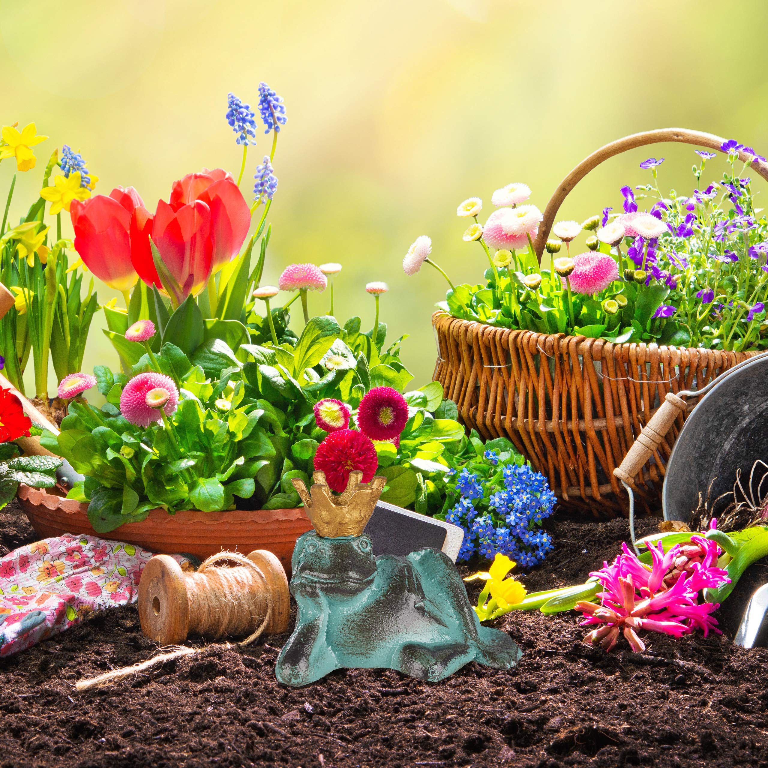 relaxdays-gartenfigur-froschk-nig-aus-gusseisen-gr-n-liegend-gr-e-m-8-x-15-x-5-5 image 2