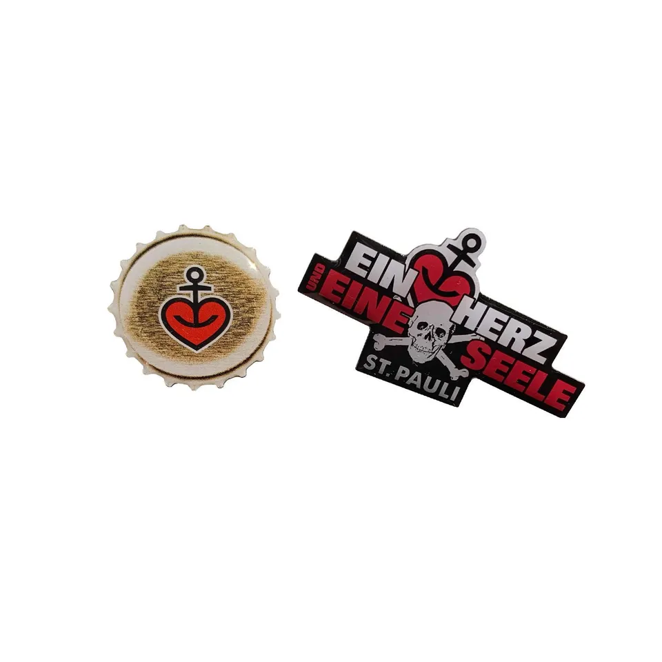 astra-metall-anstecker-pin-2er-set-herz-kronkorken-st-pauli-geschenk image 1