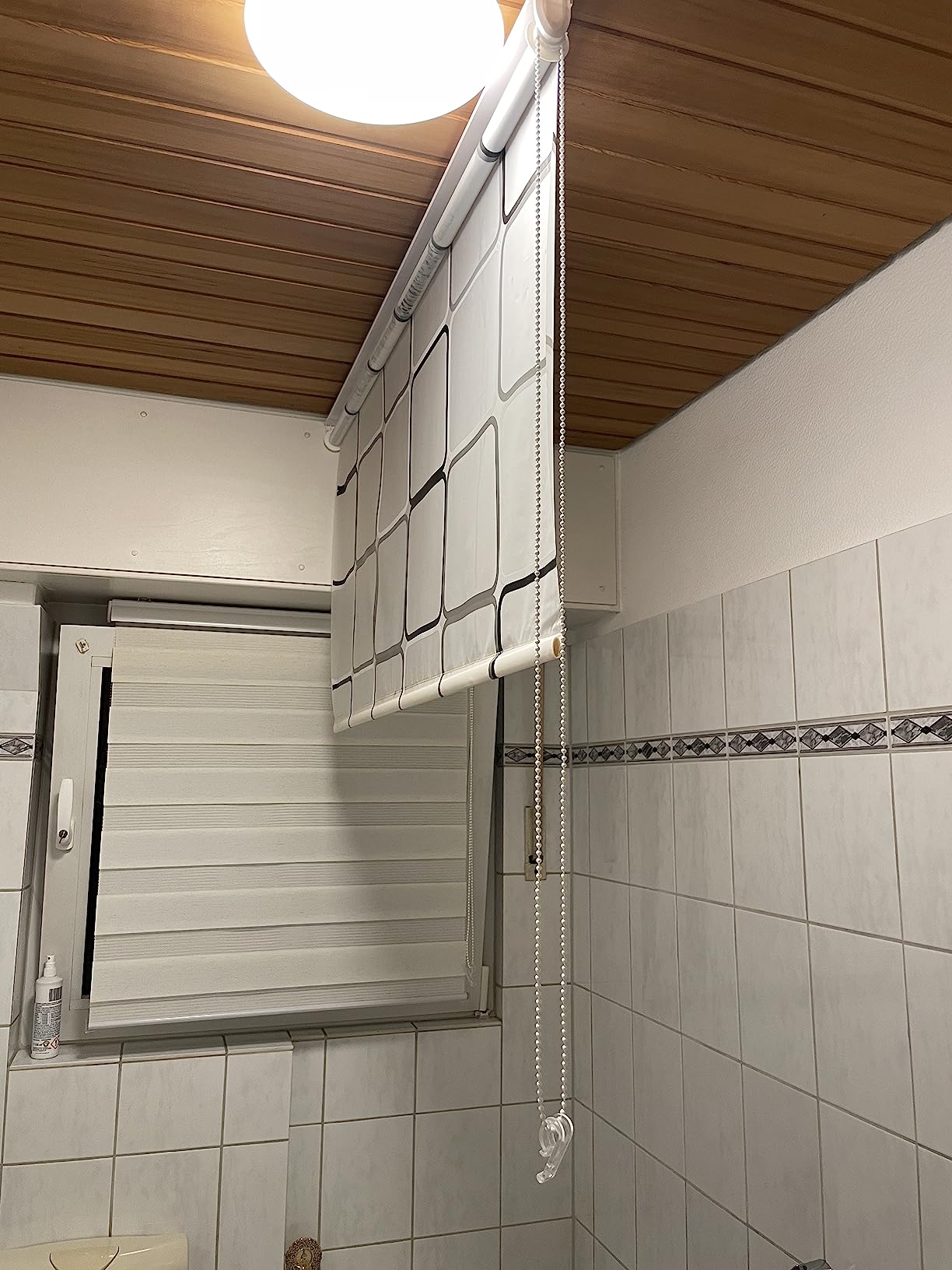 Passt perfekt über unsere Wanne