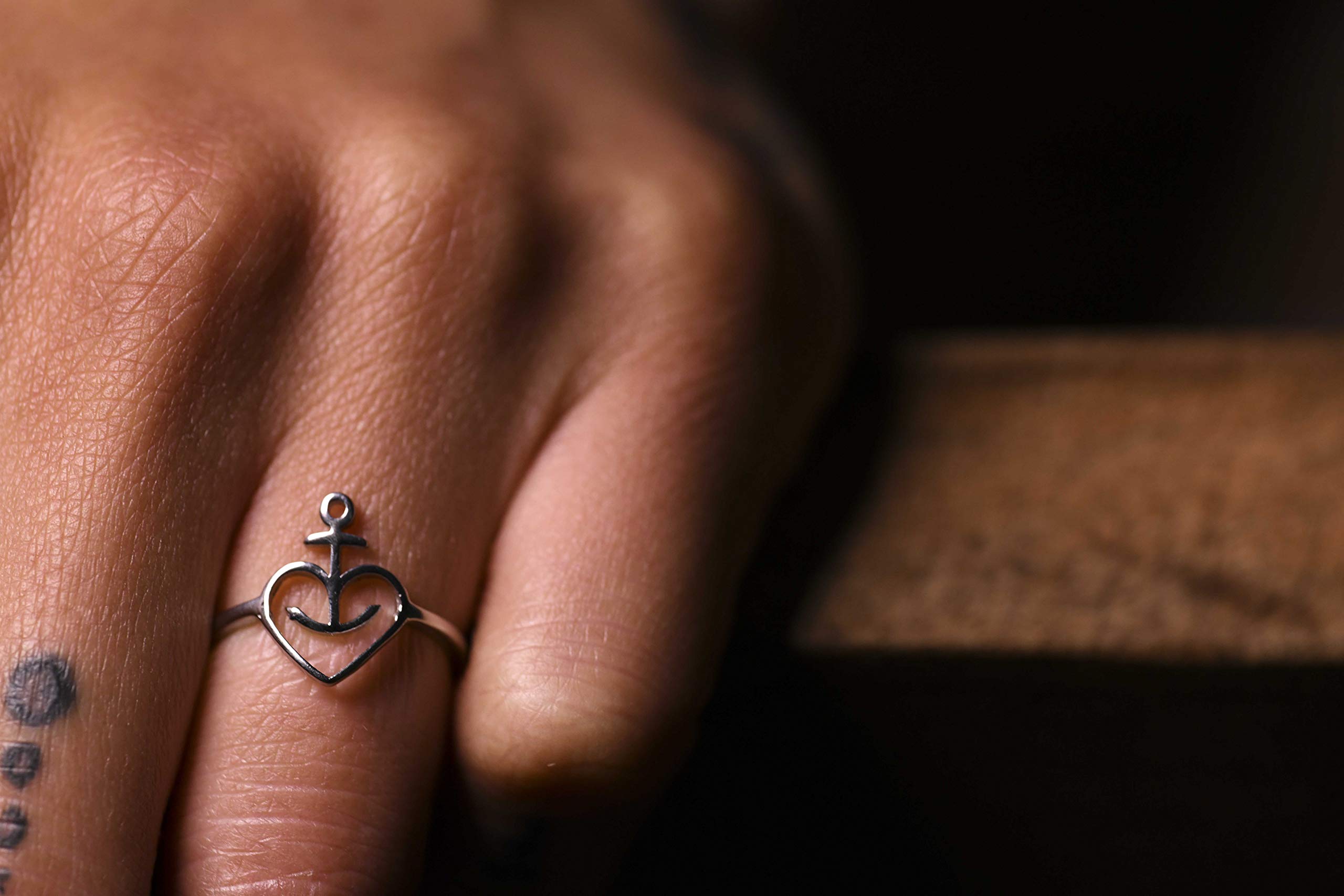 astra-herzanker-damen-ring-edelstahl-kiezjuwelen-st-pauli image 3