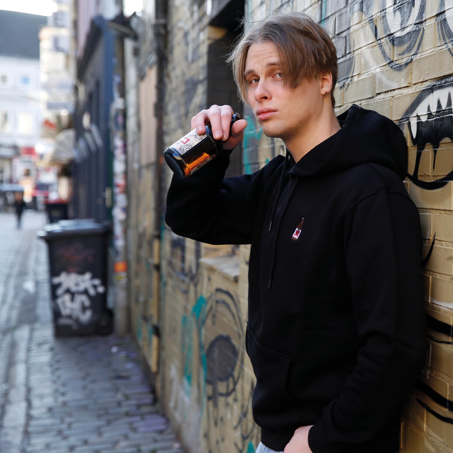 astra-x-fashion-drinks-hoodie-unisex-100-bio-baumwolle-schwarz image 3