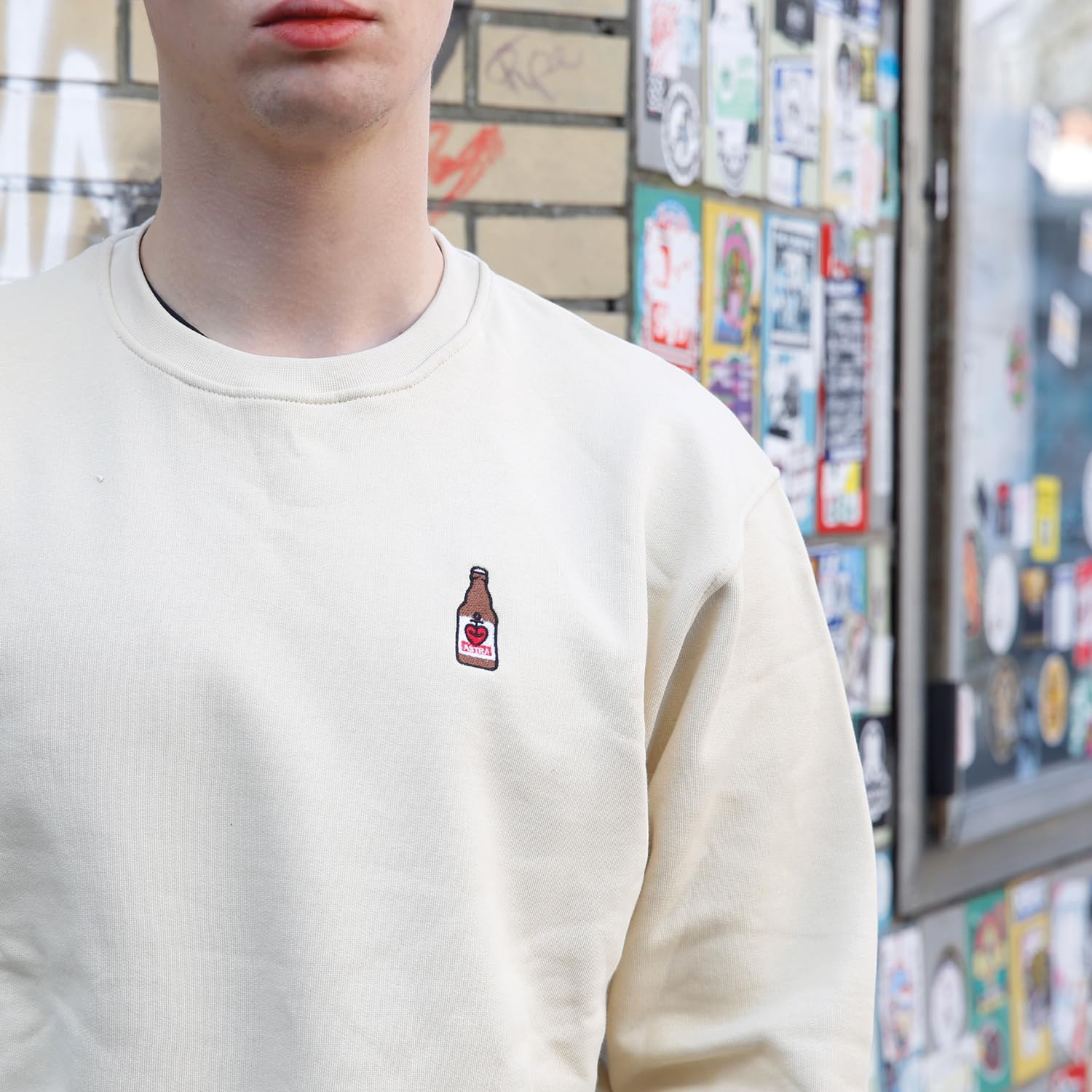 astra-x-fashion-drinks-sweatshirt-unisex-bio-baumwolle-sand image 3