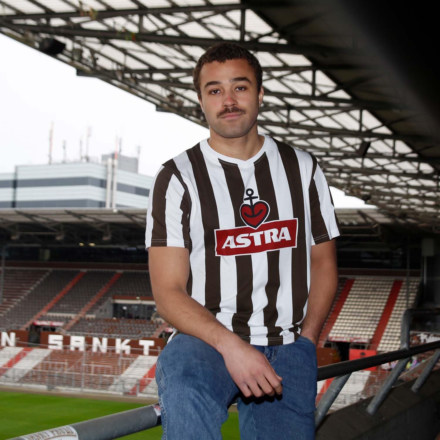 astra-fc-st-pauli-t-shirt-remake-aufstiegstrikot-2001-baumwollshirt-mit-brustdru image 4
