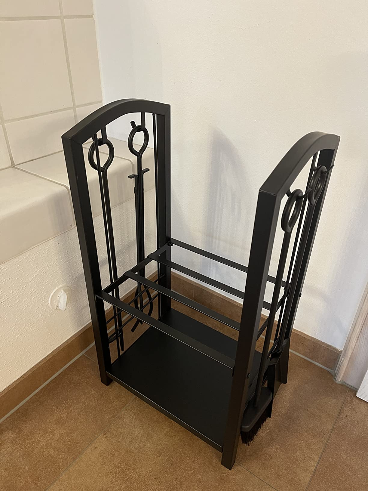 Endlich Ordnung neben dem Kamin