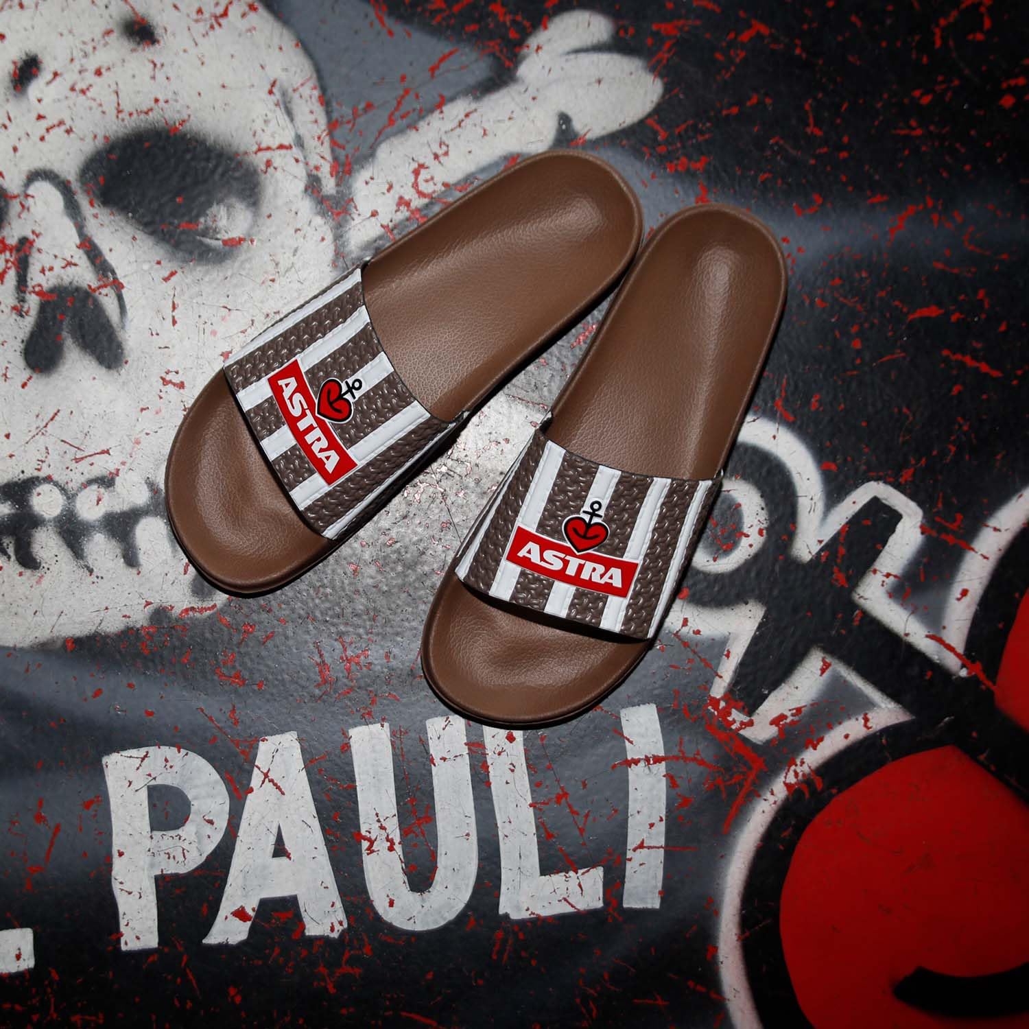 astra-fc-st-pauli-traditionsschlappen-badelatschen-braun-wei image 2