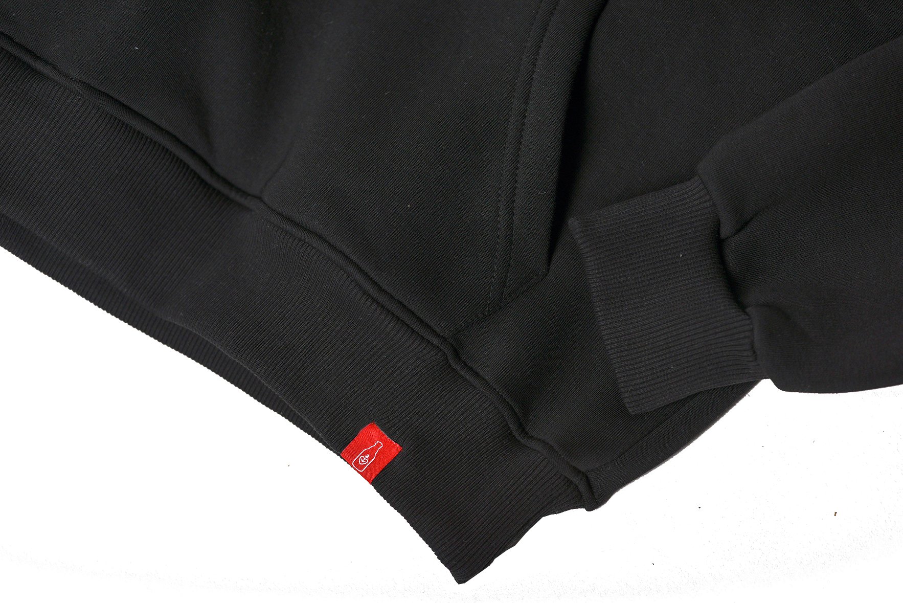 astra-hoodie-herzanker-unisex-schwarz-kapuzen-pullover-mit-logo-print image 6