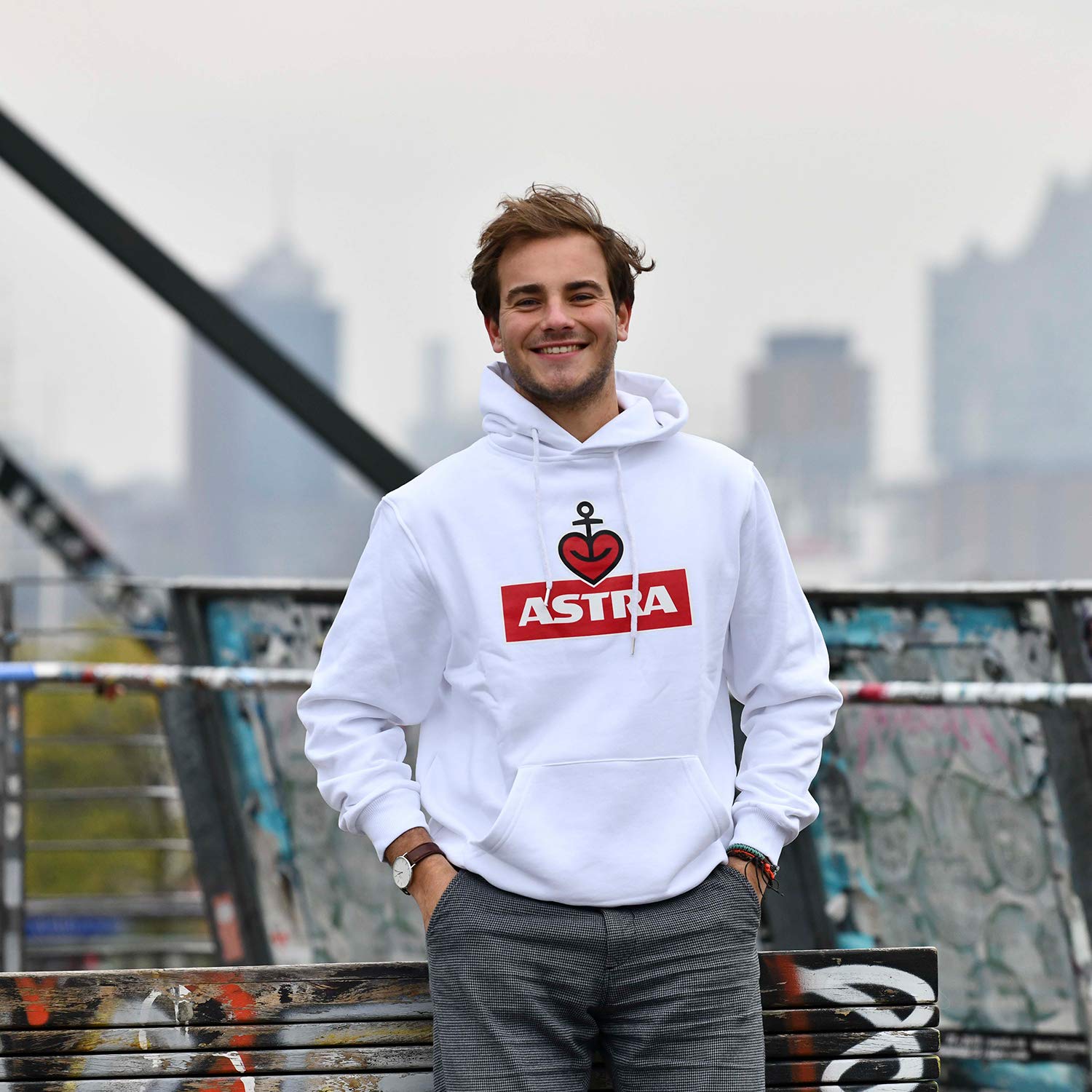 astra-hoodie-unisex-wei-mit-herzanker-aufdruck-kapuzen-pullover image 3