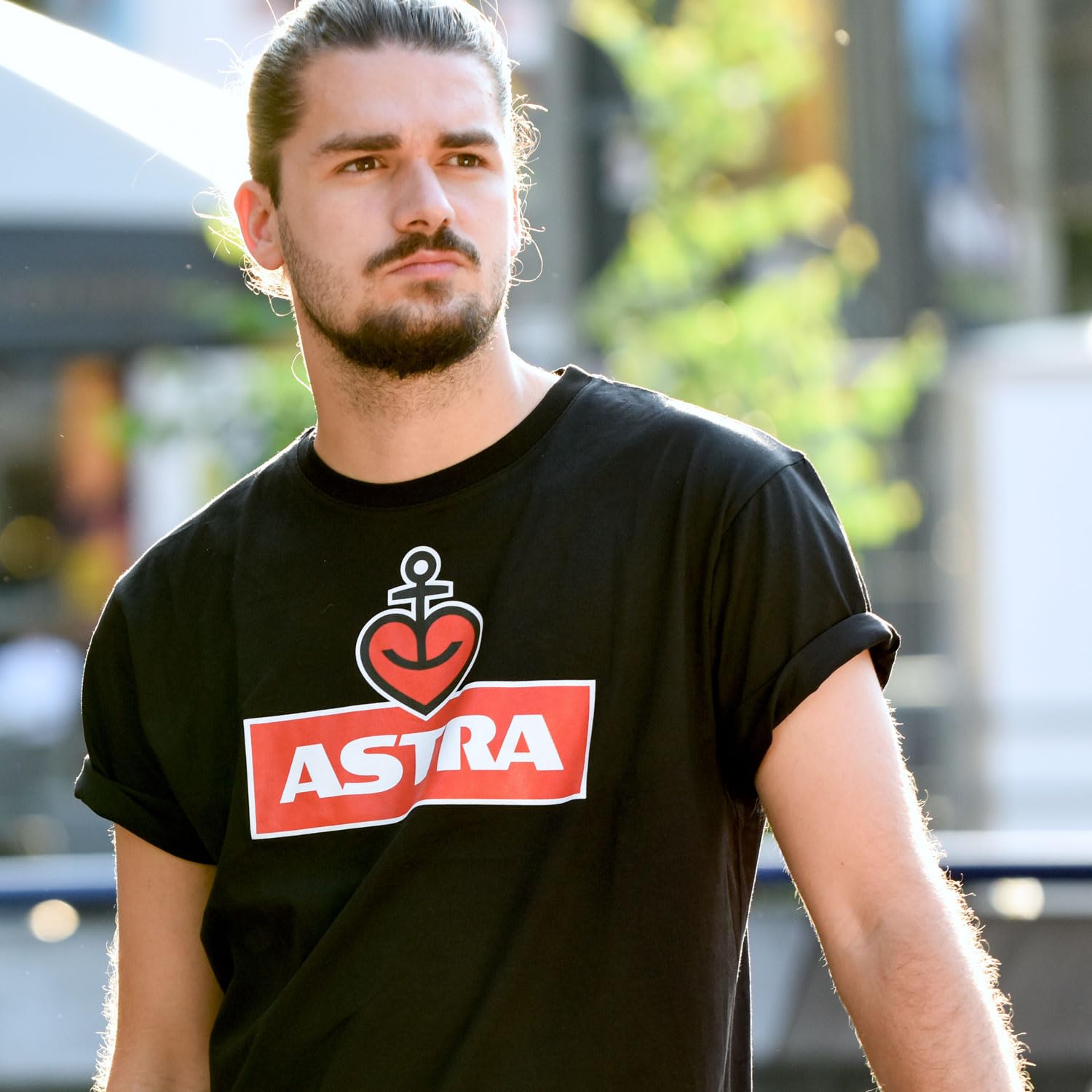 astra-herren-t-shirt-schwarz-mit-herzanker-aufdruck-basic-shirt image 2