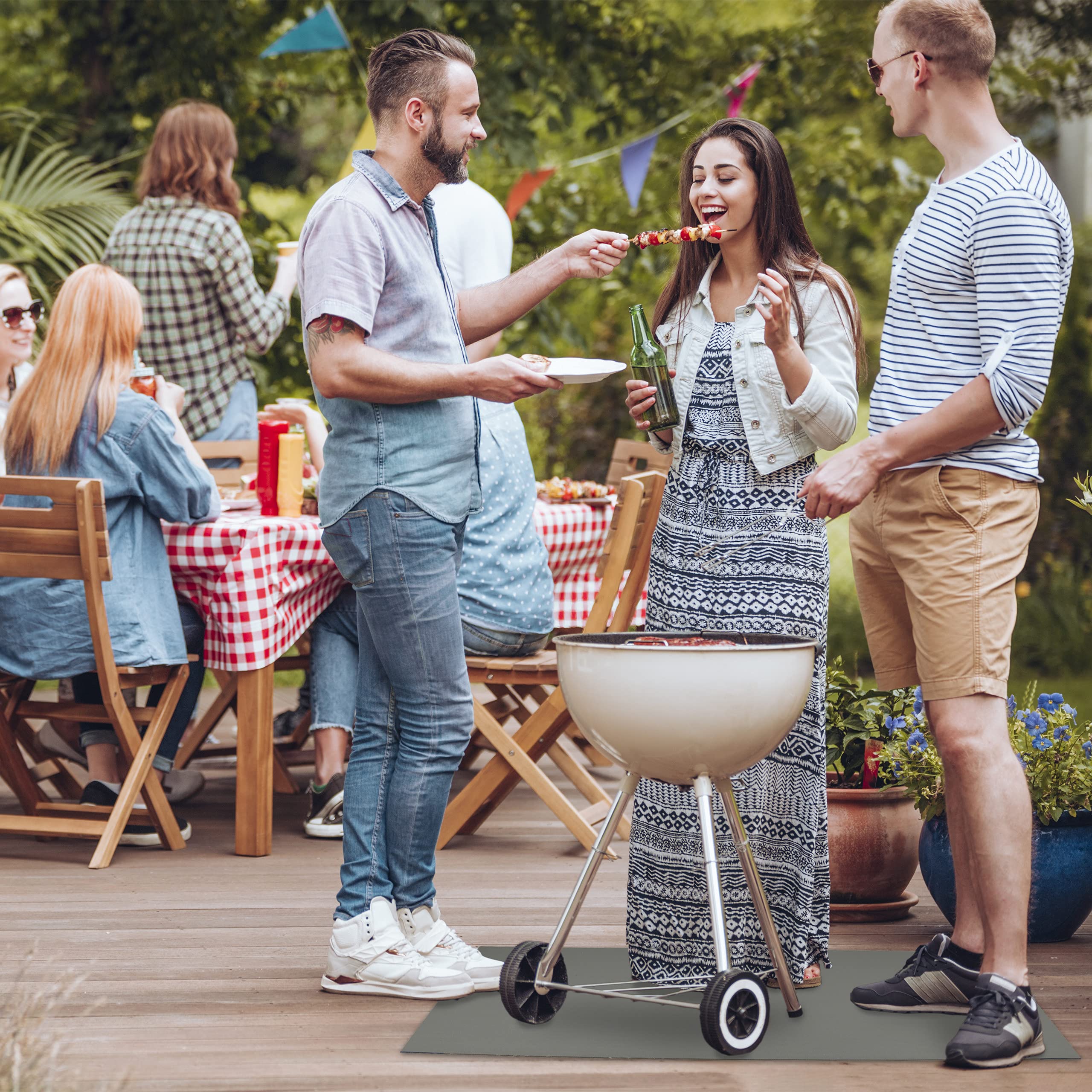 relaxdays-grillmatte-boden-90-x-120-cm-bodenschutzmatte-f-r-gas-holzkohlegrill-g image 3