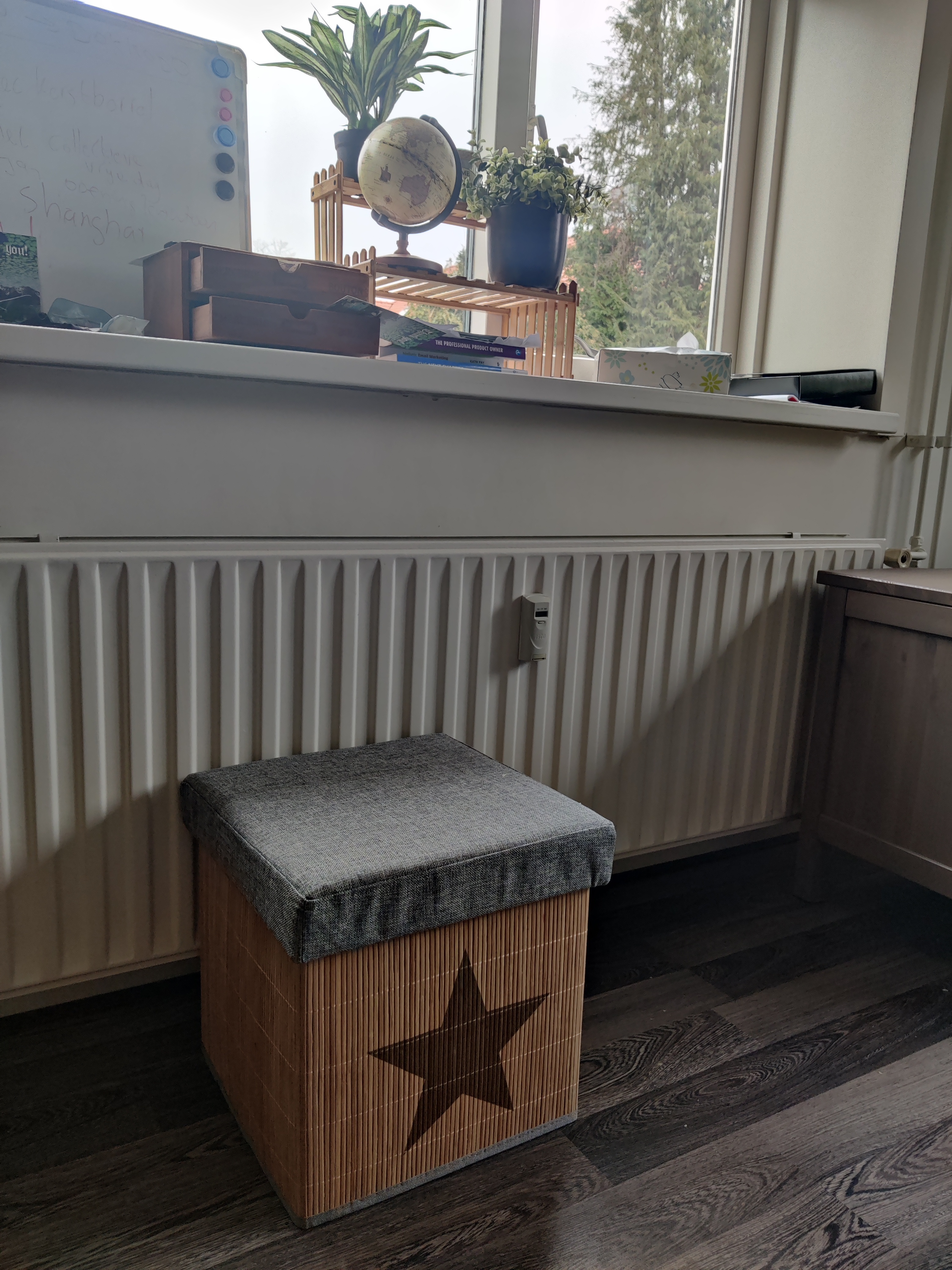 Praktischer Hocker mit Stauraum