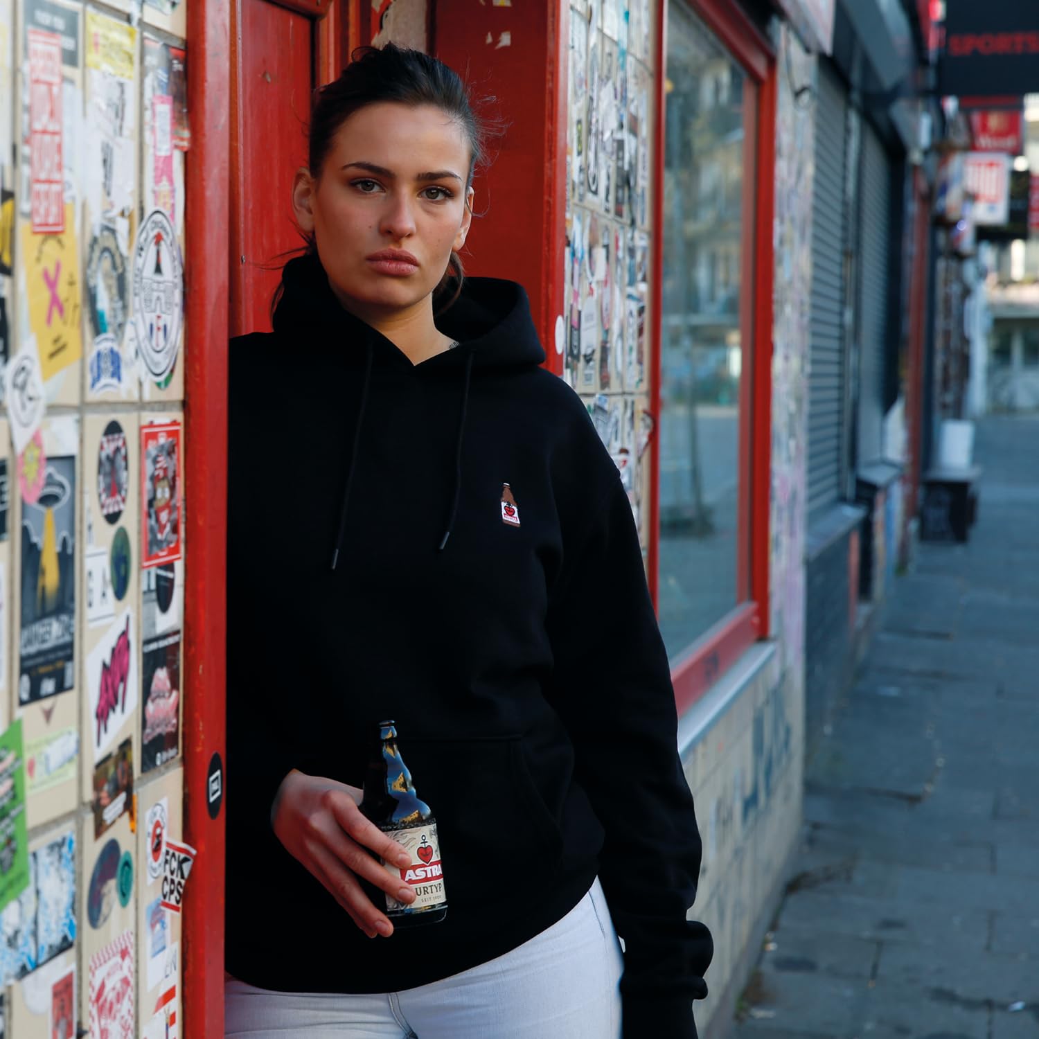 astra-x-fashion-drinks-hoodie-unisex-100-bio-baumwolle-schwarz image 2