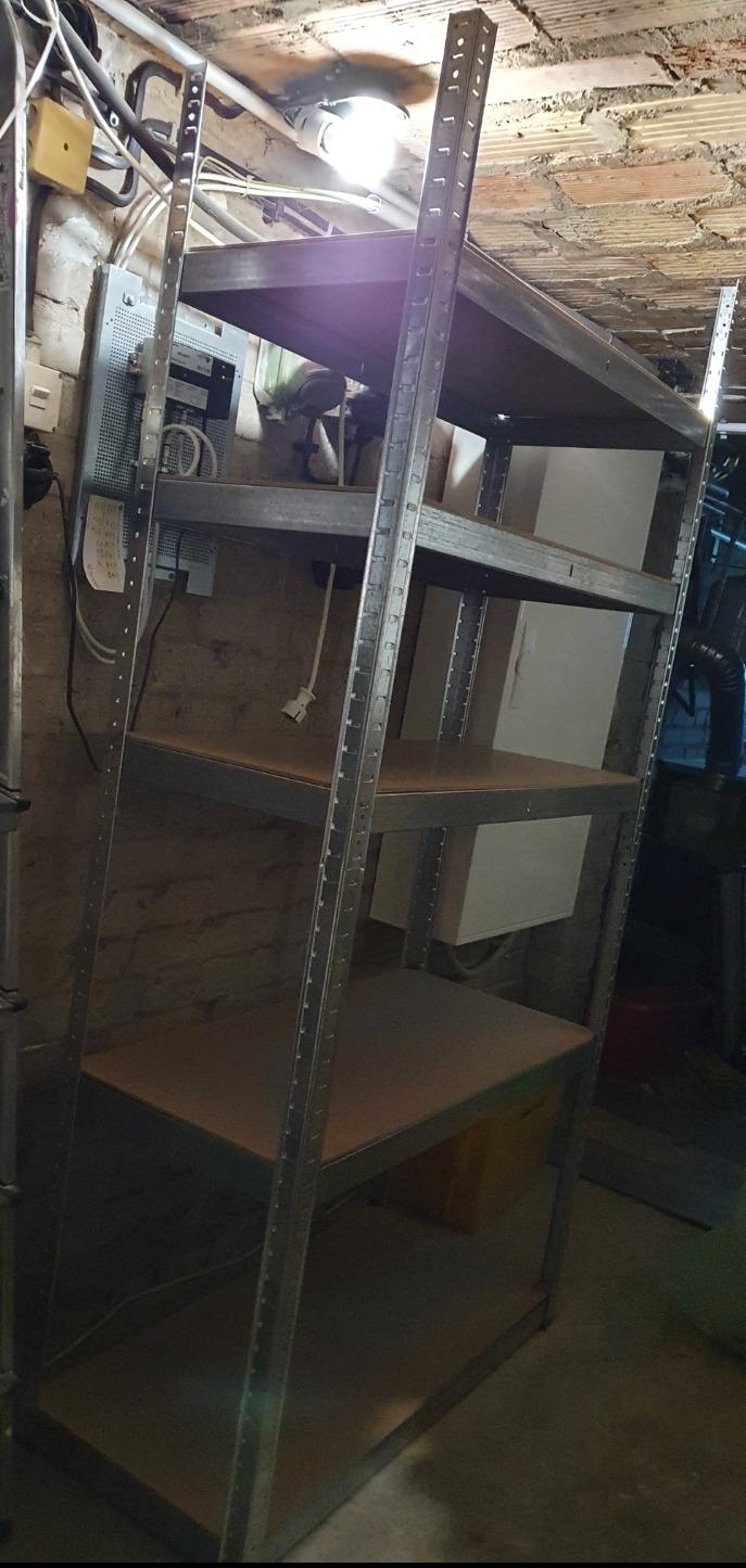 Steht wie eine Eins im Keller