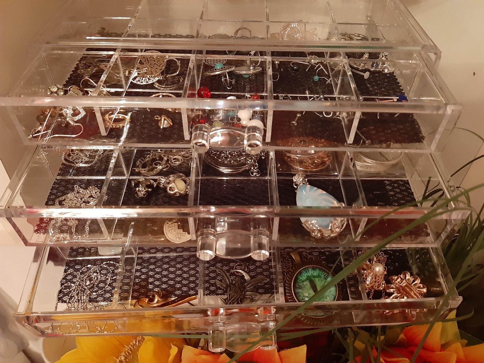 Endlich Ordnung auf dem Schminktisch