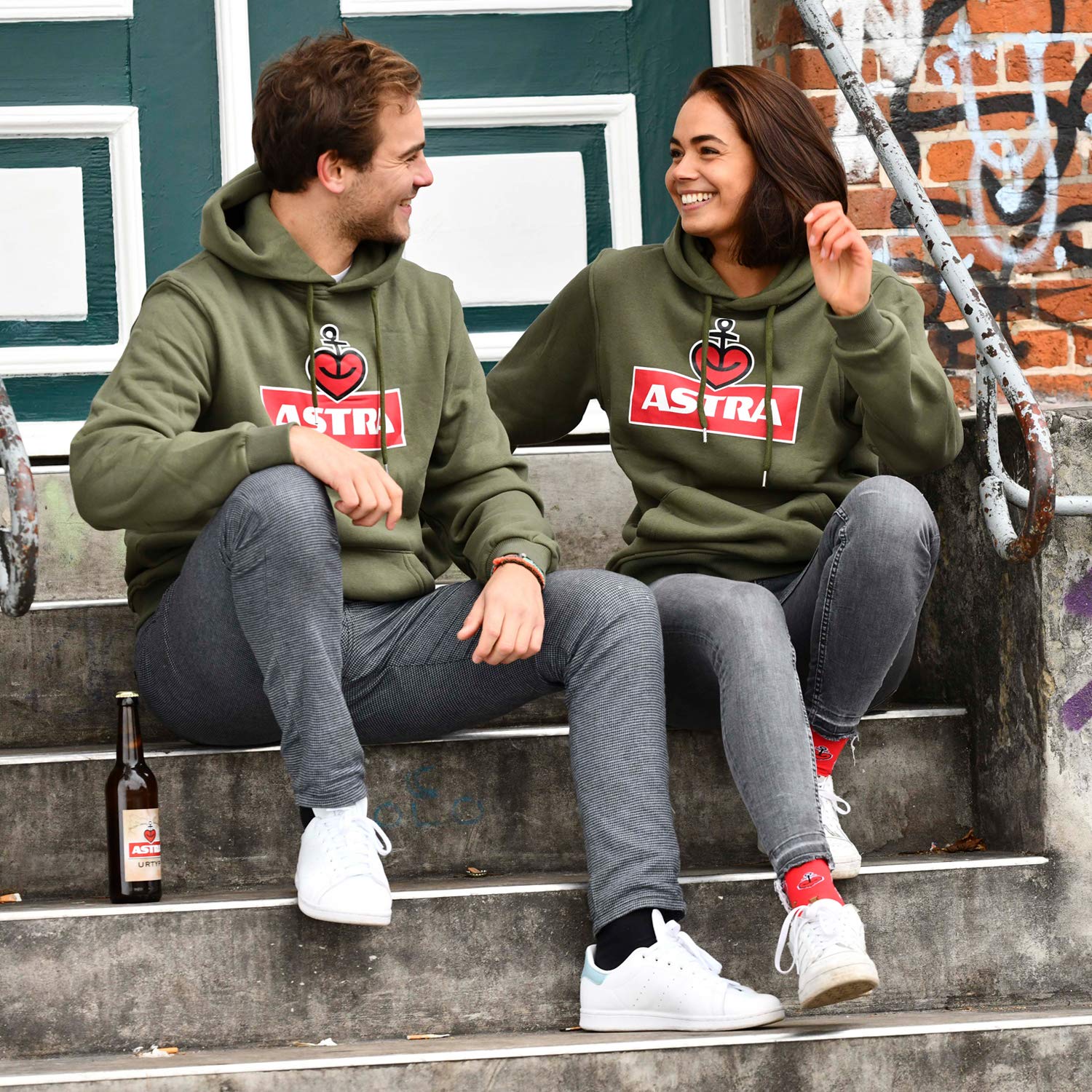 astra-hoodie-unisex-oliv-kapuzen-pullover-st-pauli-mit-aufdruck image 2