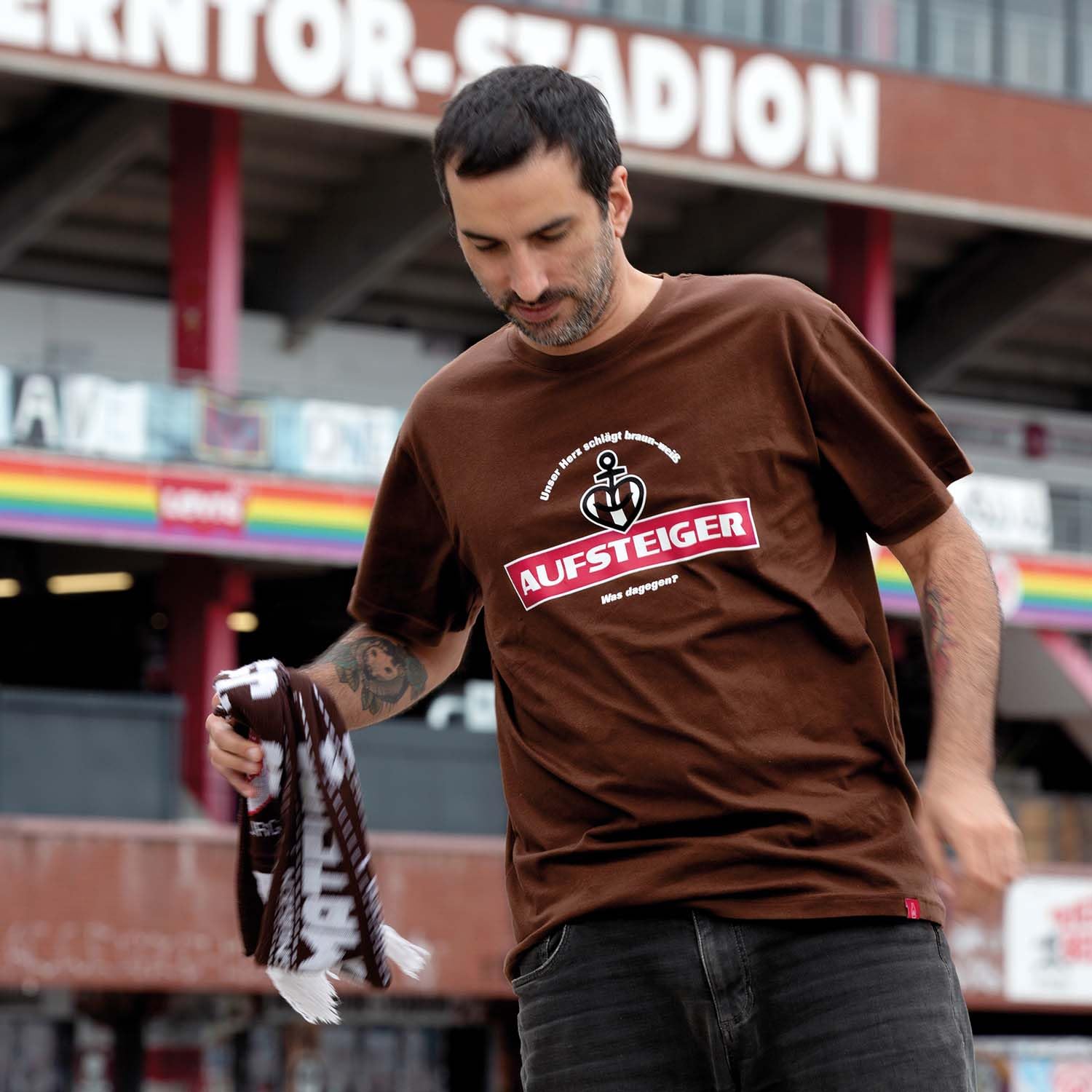astra-fc-st-pauli-1-liga-aufsteiger-t-shirt-2024-100-baumwolle-braun image 3