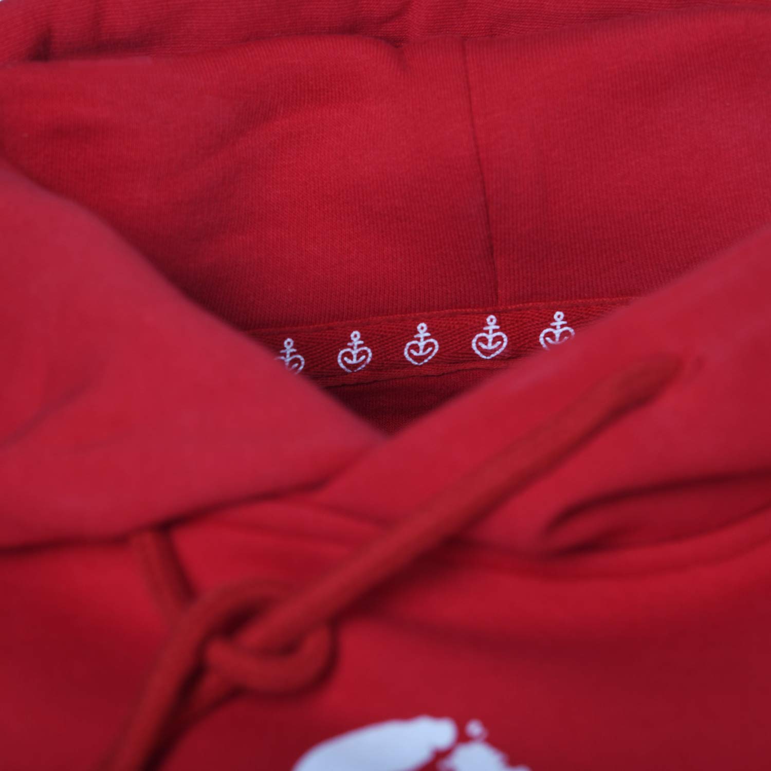 astra-hoodie-herzanker-unisex-rot-mit-logo-print image 6