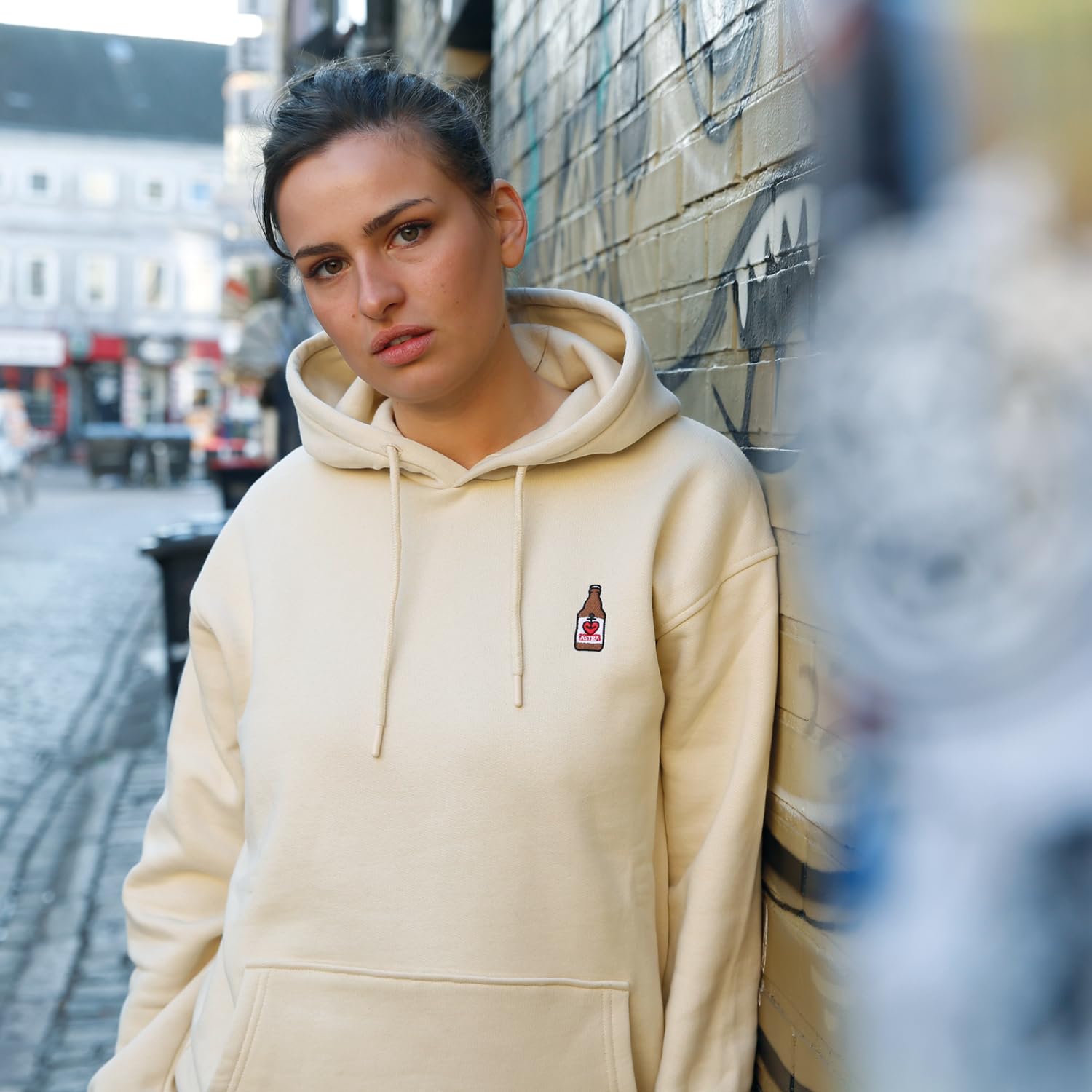 astra-x-fashion-drinks-hoodie-unisex-bio-baumwolle-sand image 2