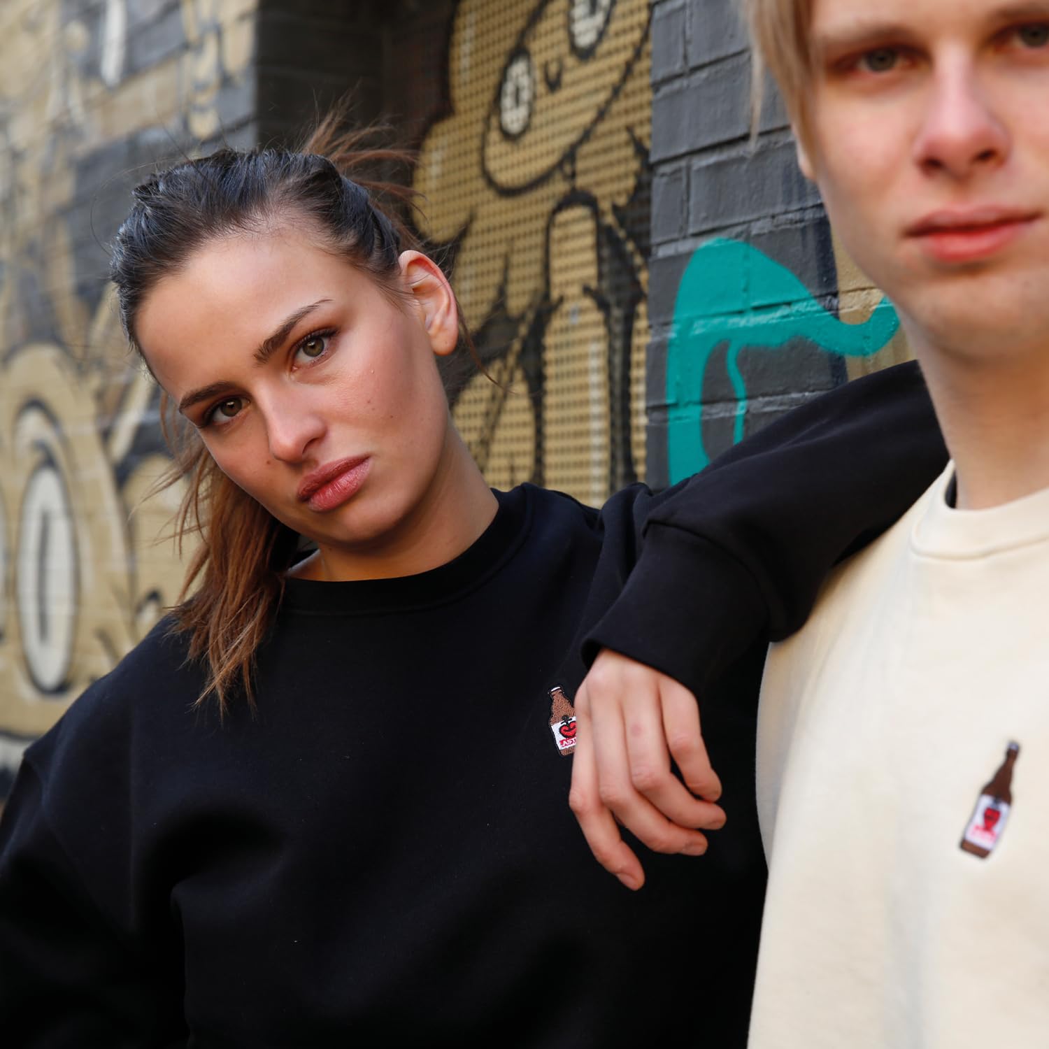 astra-x-fashion-drinks-sweatshirt-unisex-bio-baumwolle-schwarz image 4