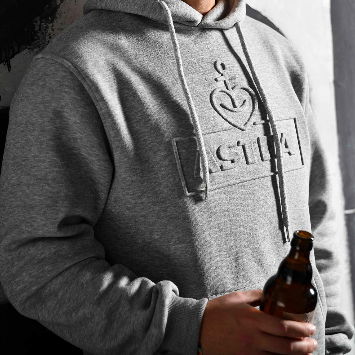 astra-hoodie-unisex-mit-herzanker-motiv-und-kapuze-grau image 4