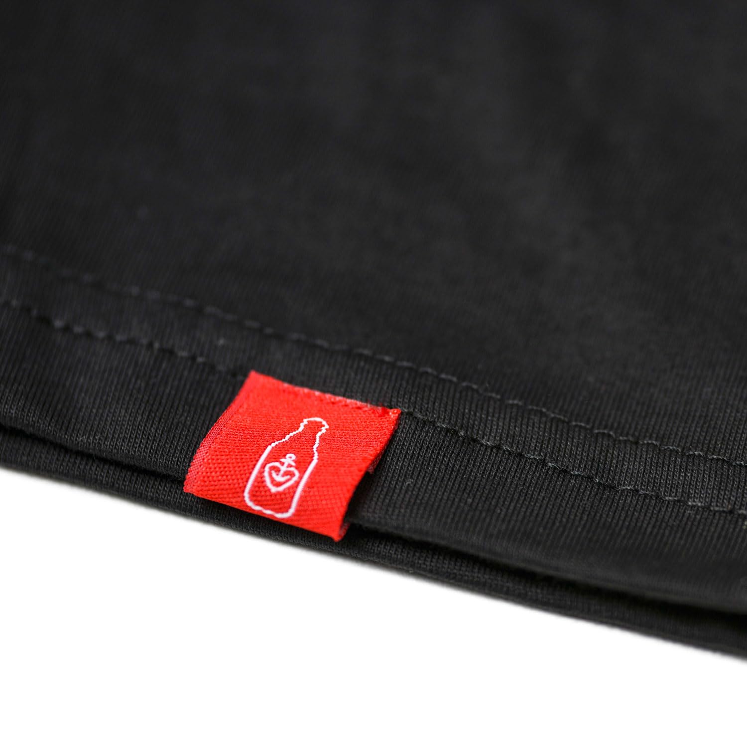 astra-herren-t-shirt-schwarz-mit-herzanker-aufdruck-basic-shirt image 5