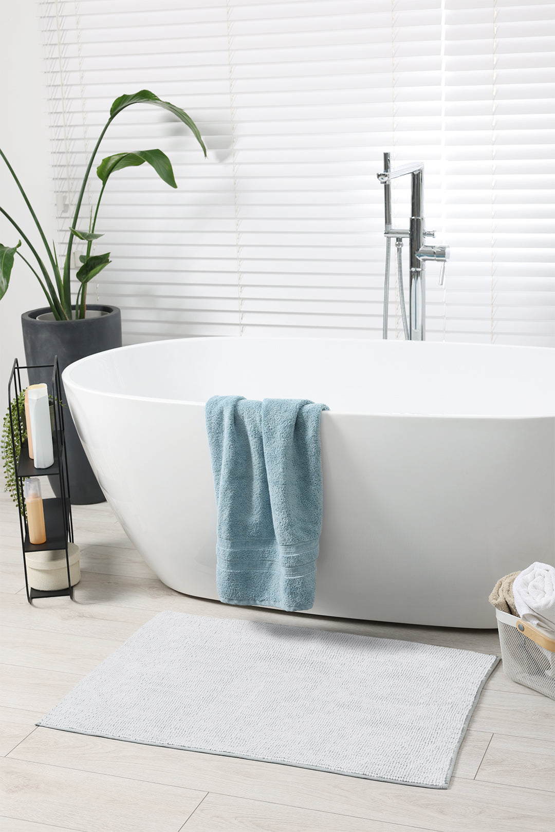 teppana-mono-nebel-badematte-waschbare-badematte-grau-einfarbig image 3