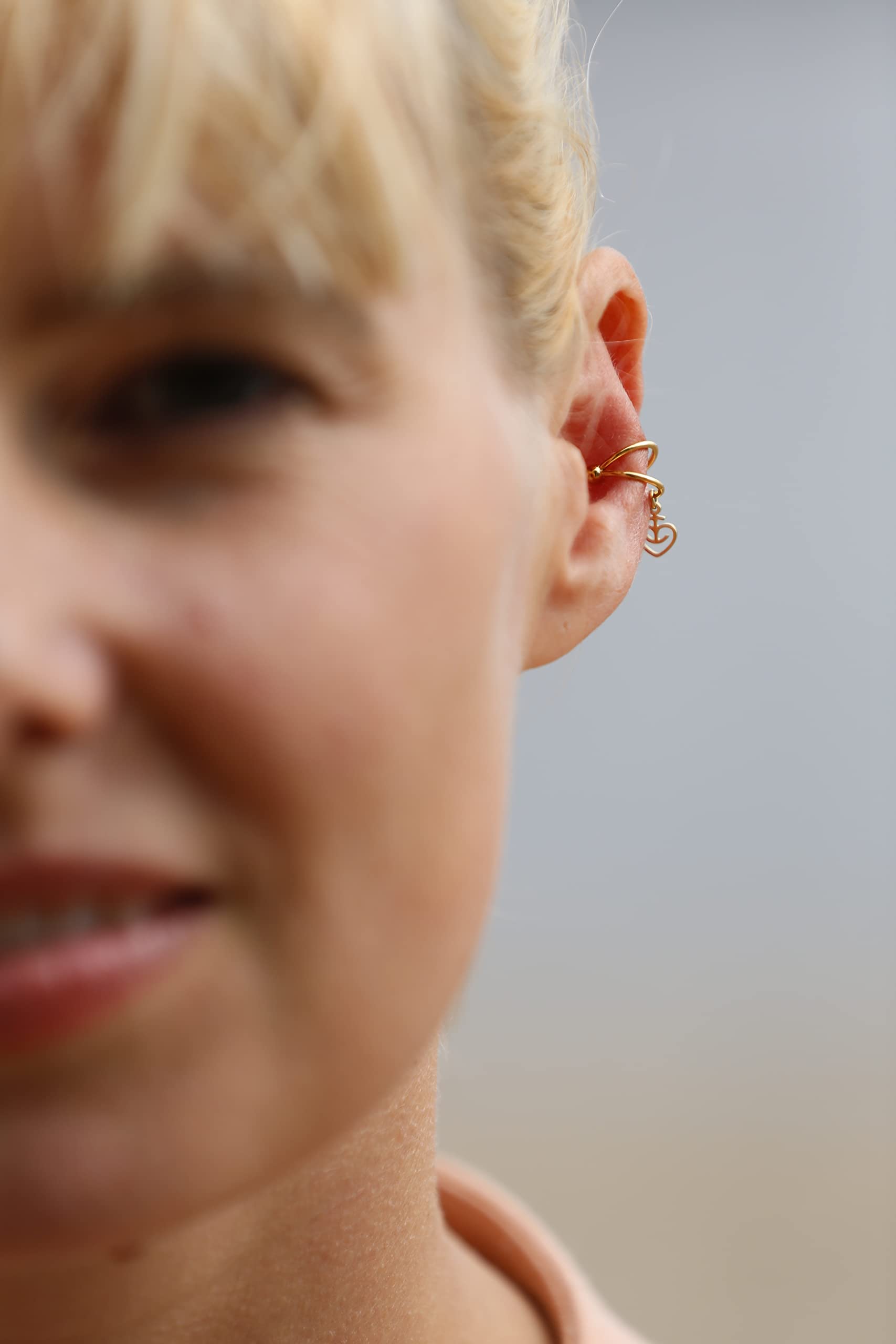 astra-two-rings-ear-cuff-ohrklemme-herzanker-edelstahl-gold-1-st-ck image 4