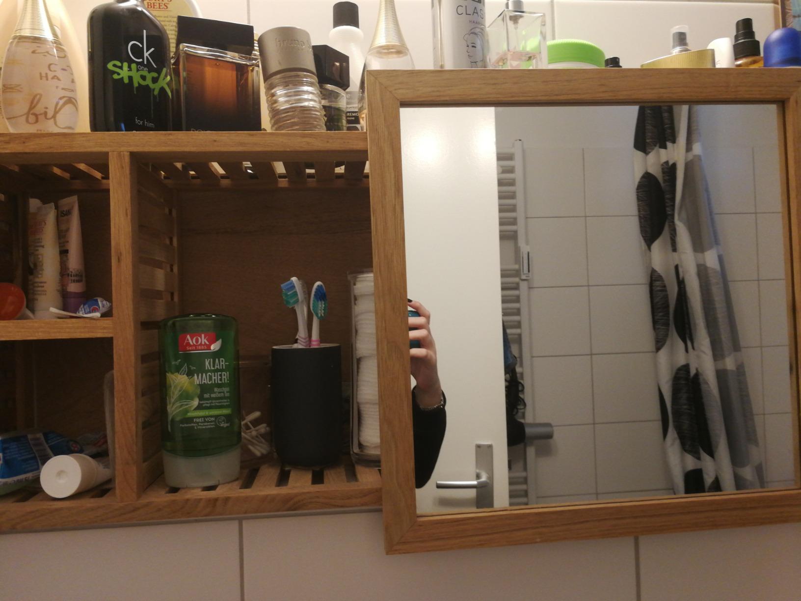 Tolles Regal fürs kleine Bad