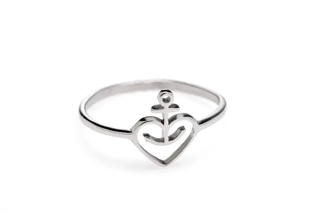 astra-herzanker-damen-ring-edelstahl-kiezjuwelen-st-pauli image 1