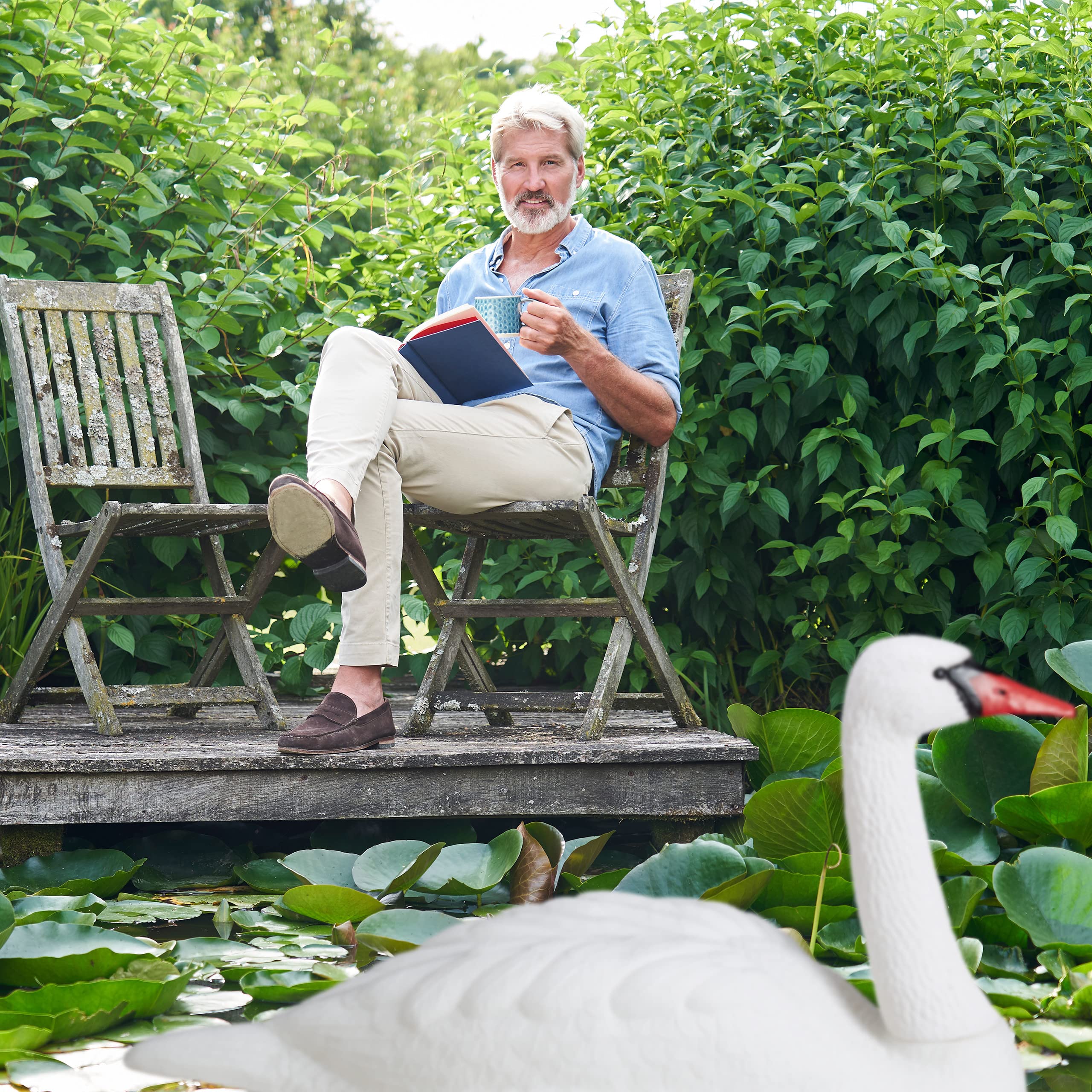 relaxdays-gartendeko-schwan-xxl-schwimmend-kunststoff-wei-42-5-x-81-x-34-cm image 3