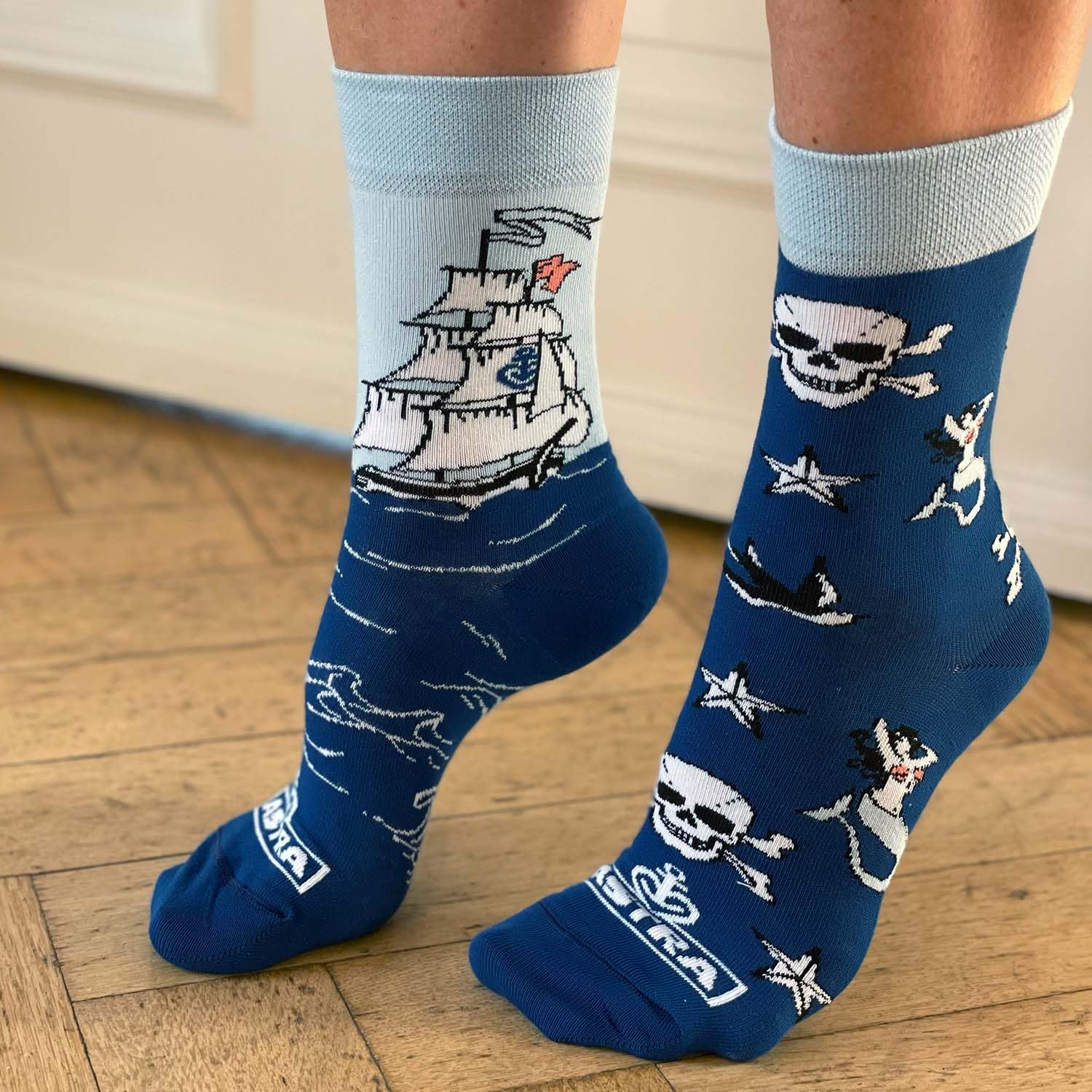 astra-socken-mismatch-blau-mit-seemanns-motiven-f-r-damen-herren image 2