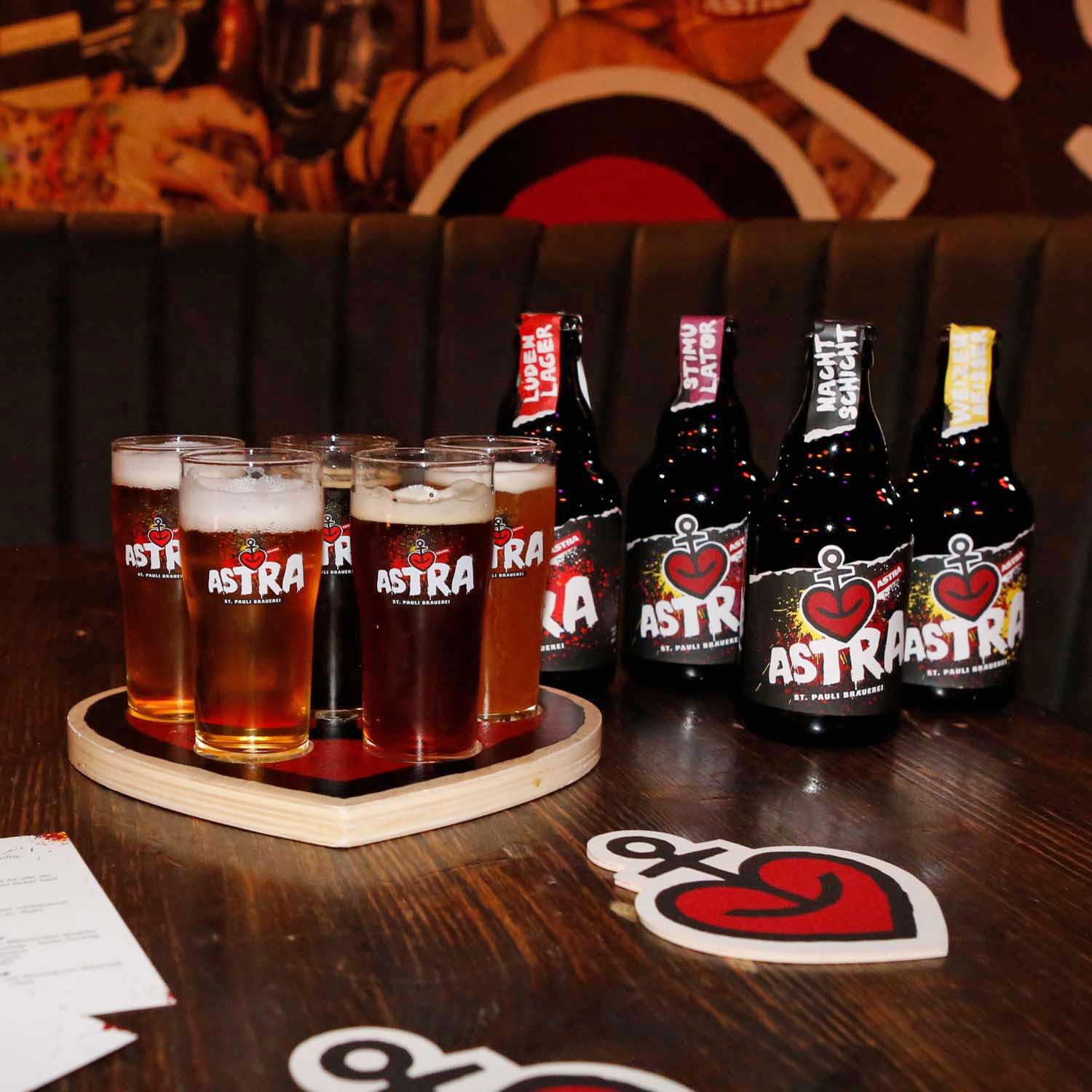 astra-st-pauli-brauerei-tasting-set-5-flaschen-5-gl-ser-0-1-l-ffner image 2